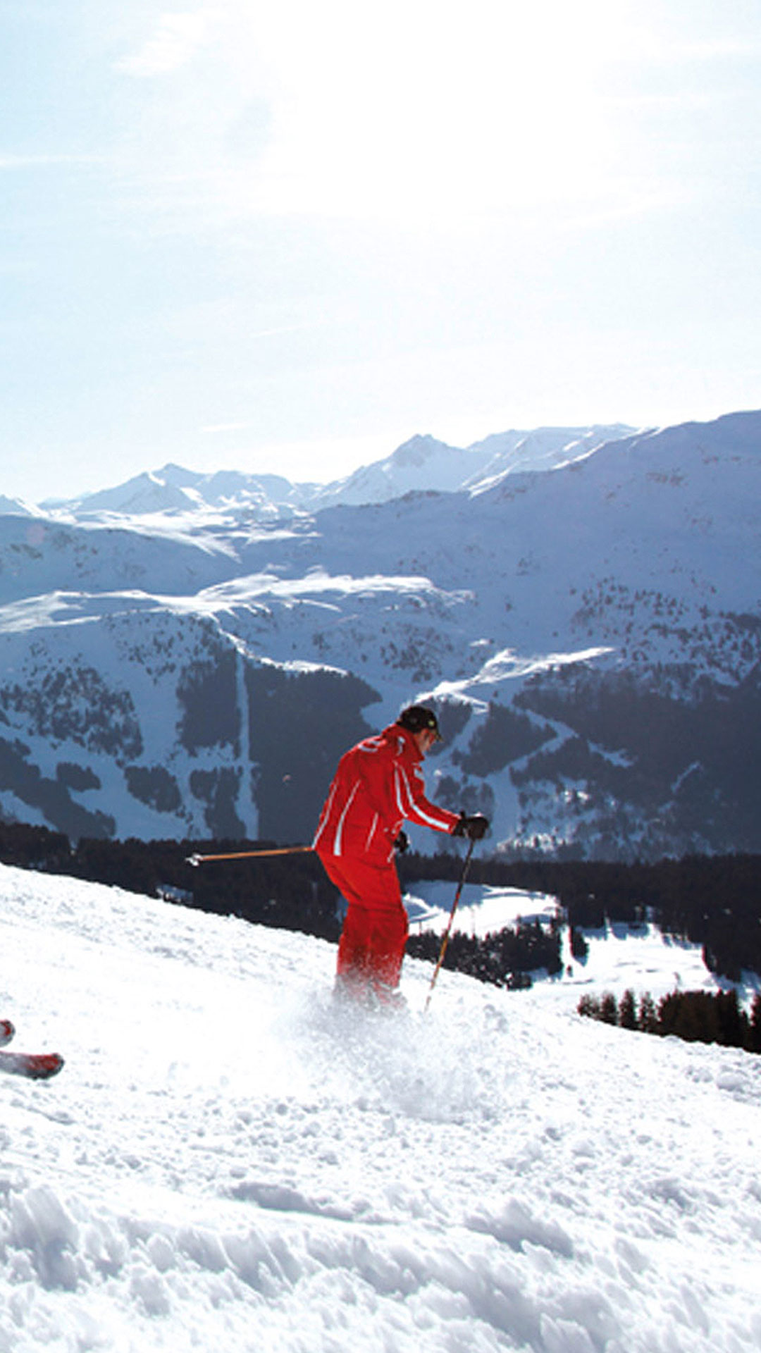 Homme qui ski au soleil - Le séjour au ski en Savoie -Hôtel Eterlou