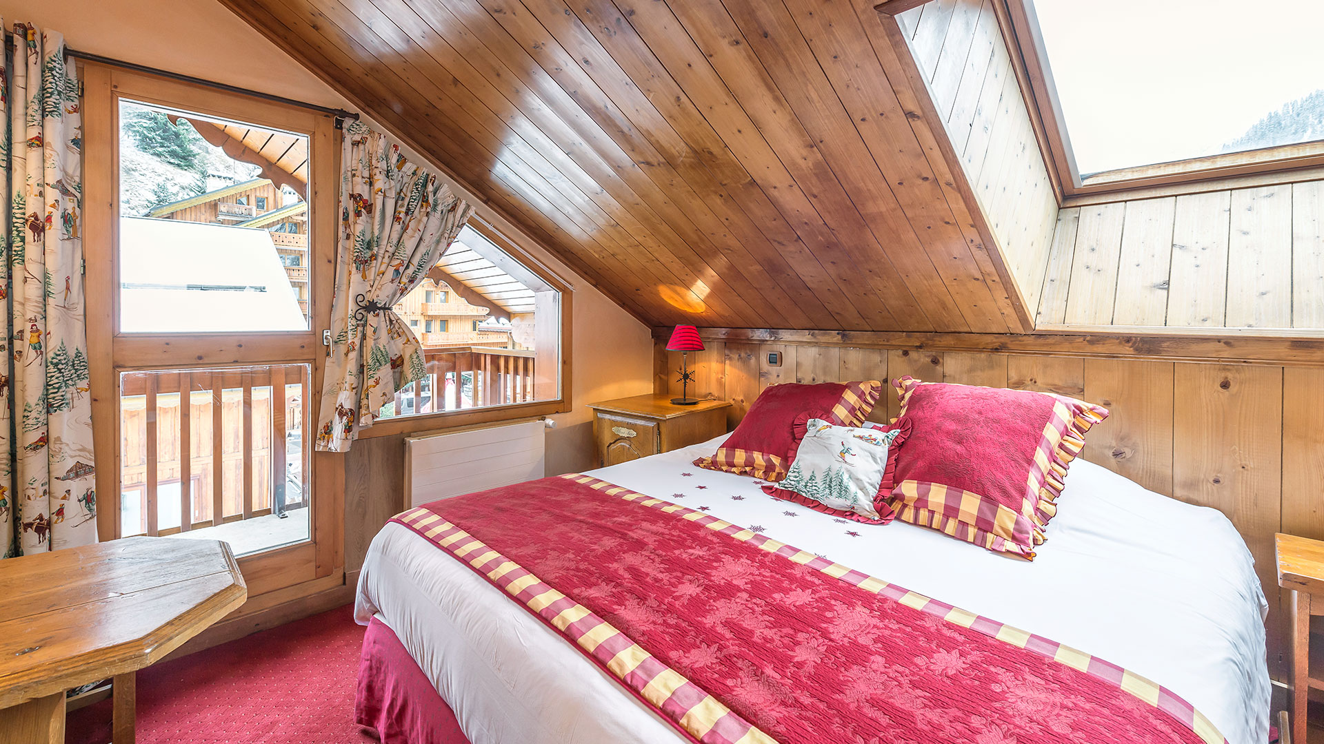Chambre lumineuse séjour ski Savoie - Hôtel L'Eterlou
