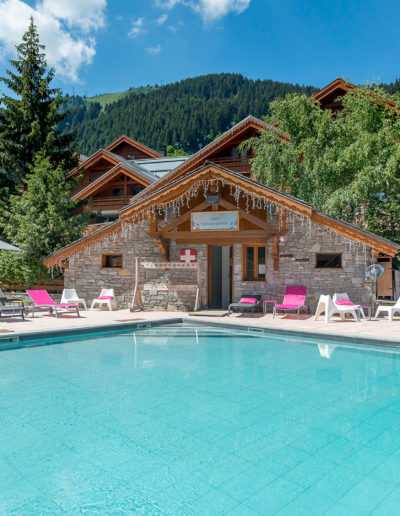 Large piscine