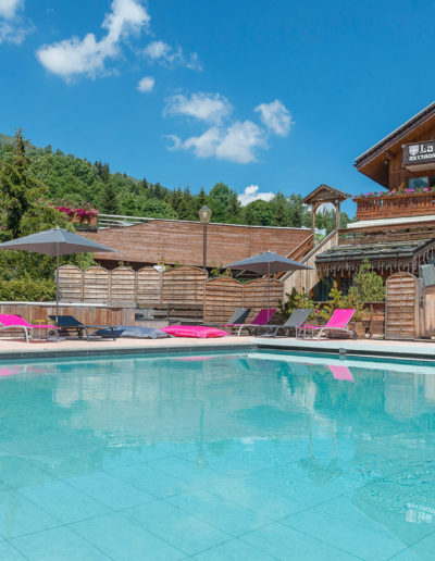 Grande piscine séjour ski Savoie | Hôtel L'Éterlou