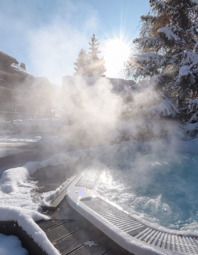 piscine et jacuzzi hôtel de charme auvergne Rhône alpes