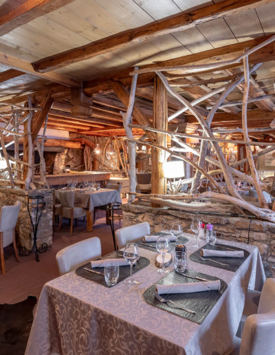 Restaurant décoration en bois en Savoie