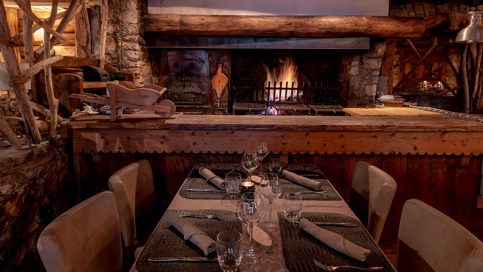 restaurant_la-grange_03 restaurant avec cheminée en Savoie