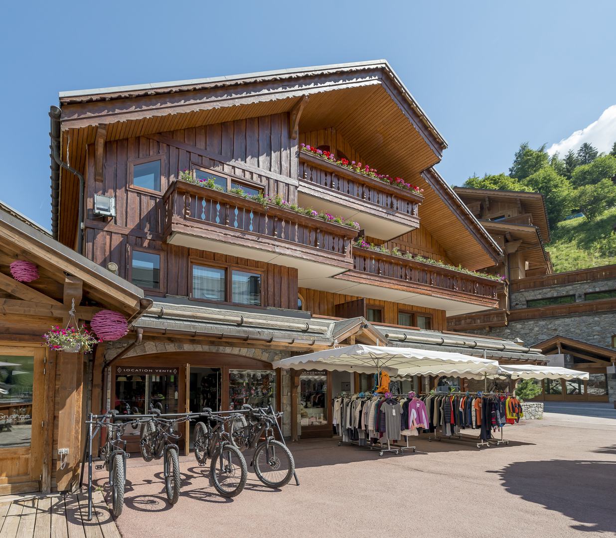 Façade en bois - Hôtel Eterlou