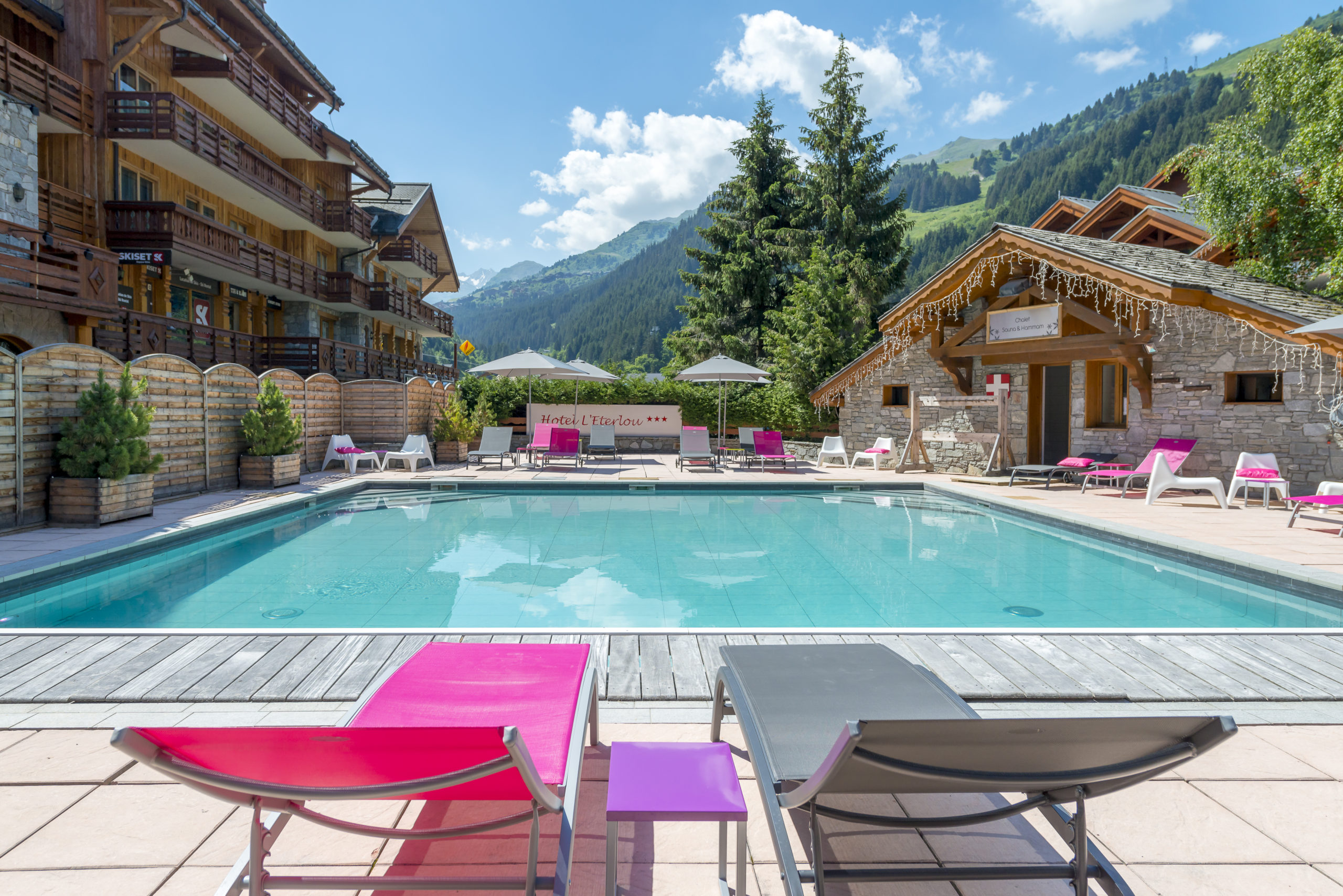 Vue sur la piscine spa à Méribel - Hôtel L'Eterlou 