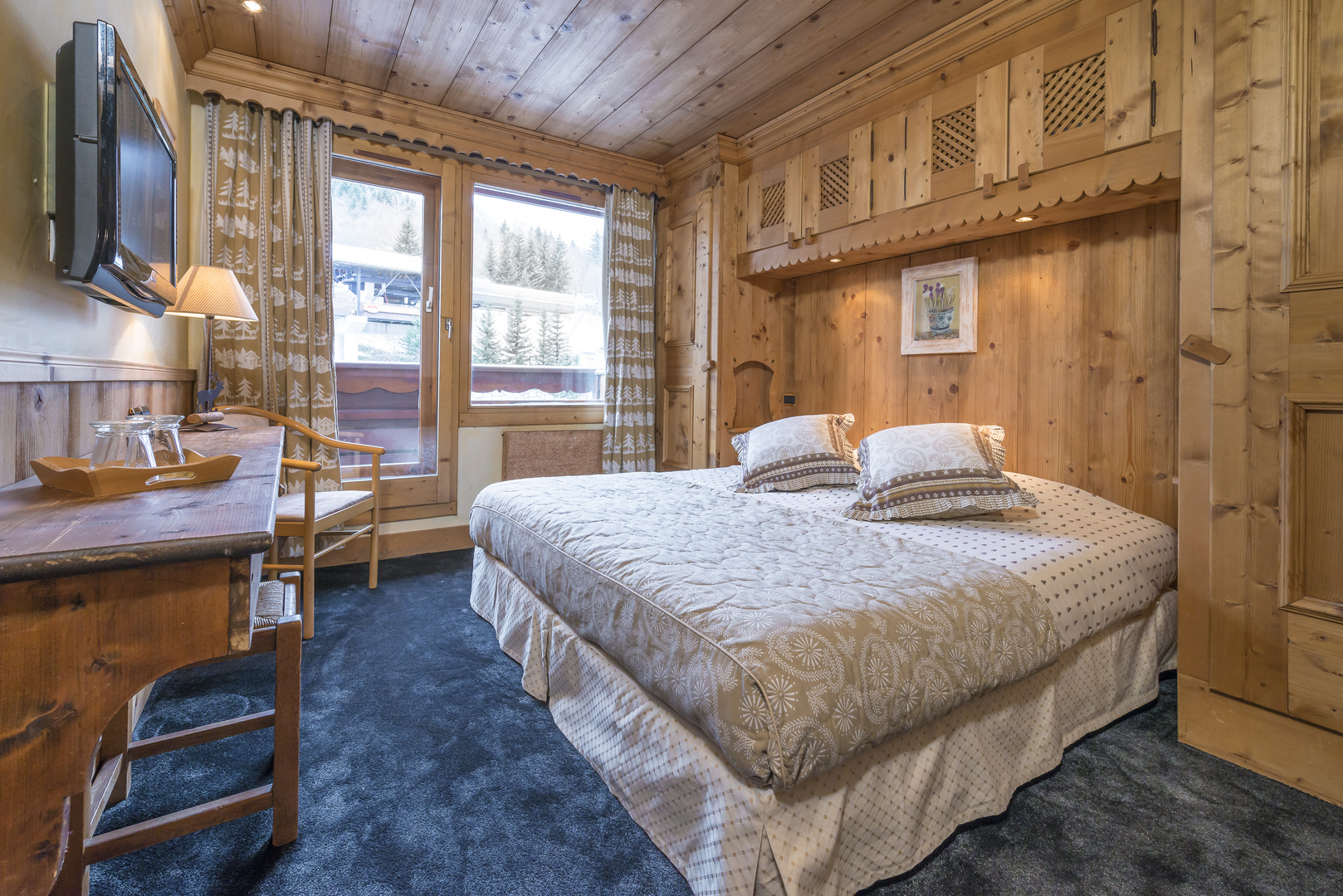 Paysage de chalets enneigés, Hôtel au cœur des Trois Vallées